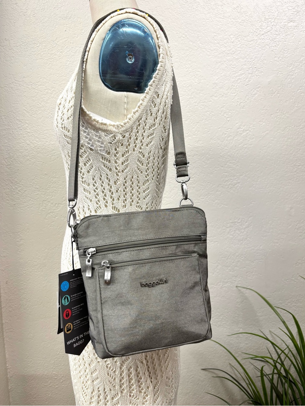 Baggallini Crossbody Messenger Bag metallic silver